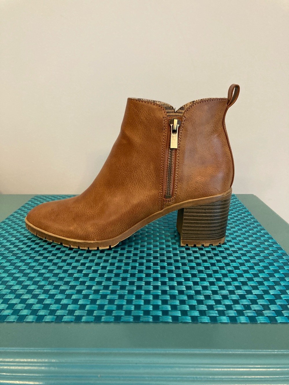 Life Stride Tan Leather Side-Zip Block Heel Ankle Boot Women Size 7